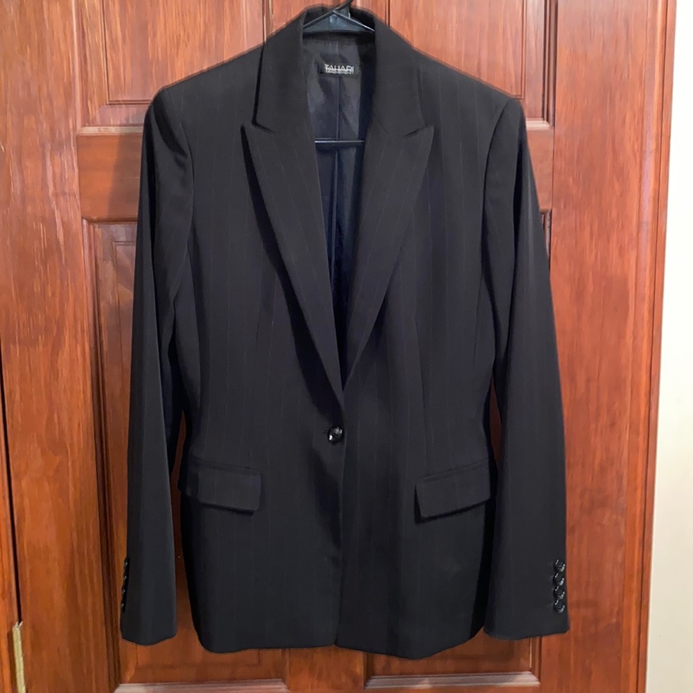 Tahari- Womens pin striped blazer - 6